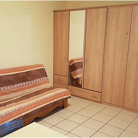 Beau Studio Dans Calme Fermee Avec Parkings Et Jardin Apartament *