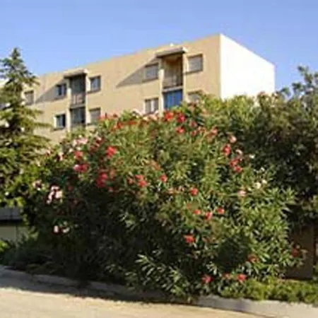 Beau Studio Dans Calme Fermee Avec Parkings Et Jardin * Hyeres