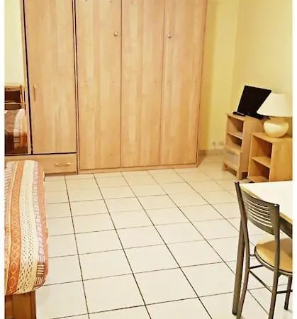 Beau Studio Dans Calme Fermee Avec Parkings Et Jardin * Hyères
