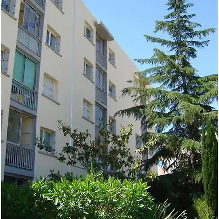 Beau Studio Dans Calme Fermee Avec Parkings Et Jardin Apartment